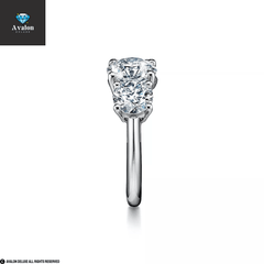 Luxus Verlobungsring mit 3 Steinen Moissanit Diamanten insgesamt 5 Karat und 18 Karat Vergoldung 0